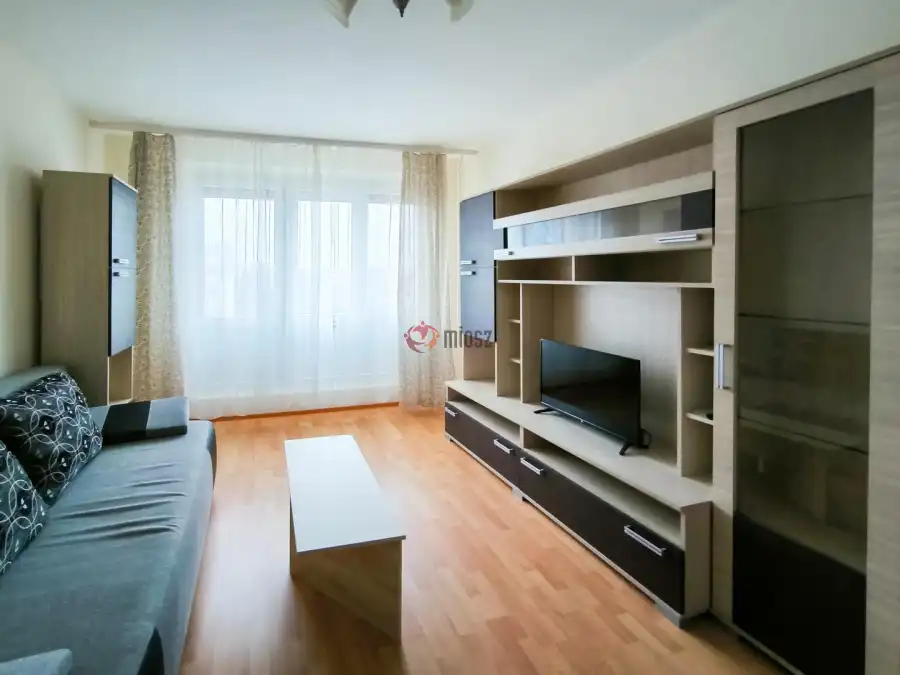 Albérlet, kiadó panellakás, Paks