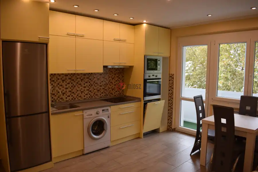 Albérlet, kiadó panellakás, Paks