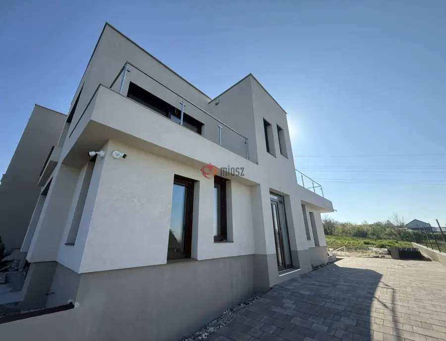 Albérlet, kiadó új építésű családi ház, Vác