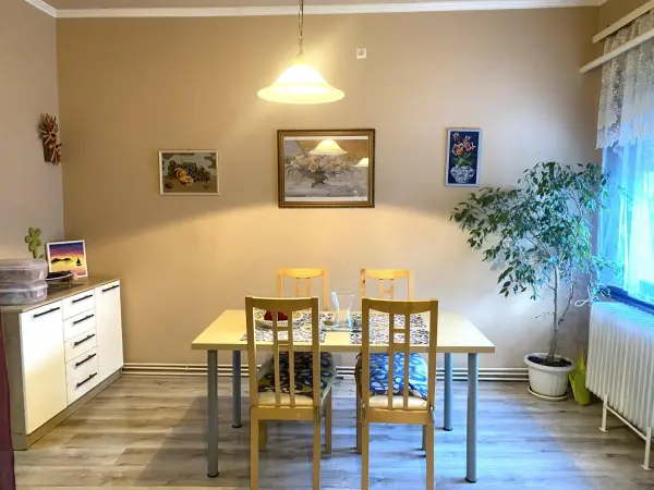Eladó családi ház, Ács 5 szoba 191 m² 65 M Ft