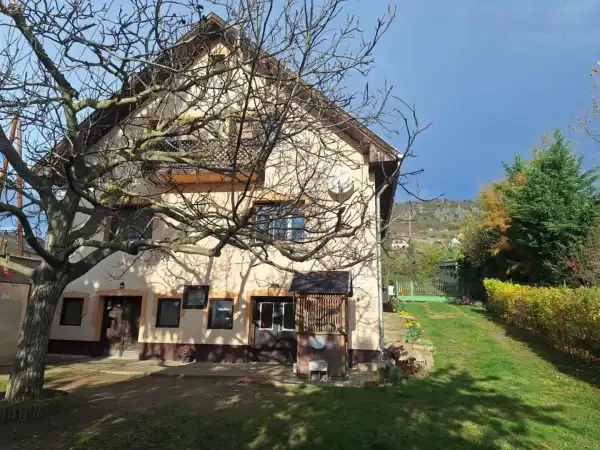 Eladó családi ház, Badacsonytomaj 6 szoba 240 m² 169 M Ft