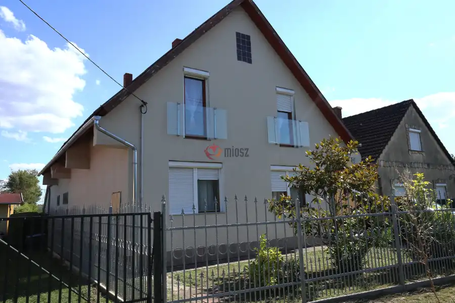 eladó családi ház, Balatonfenyves