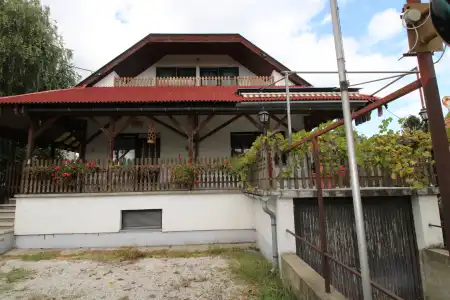 eladó családi ház, Balatonmáriafürdő