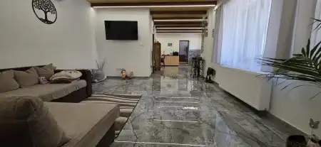 eladó családi ház, Baracs