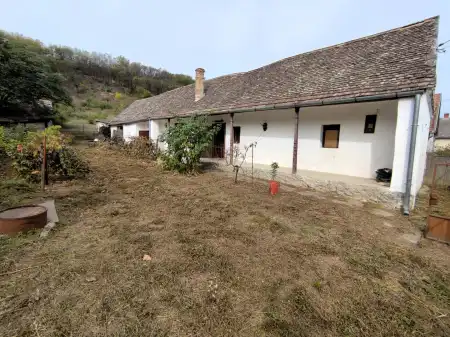 eladó családi ház, Báta