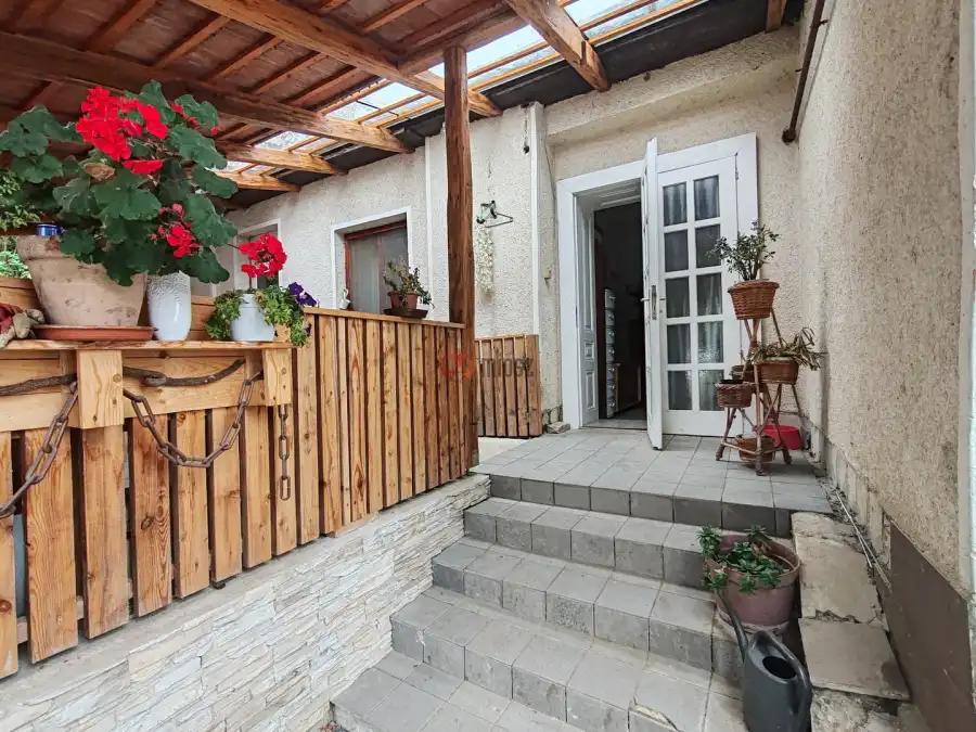 eladó családi ház, Becske