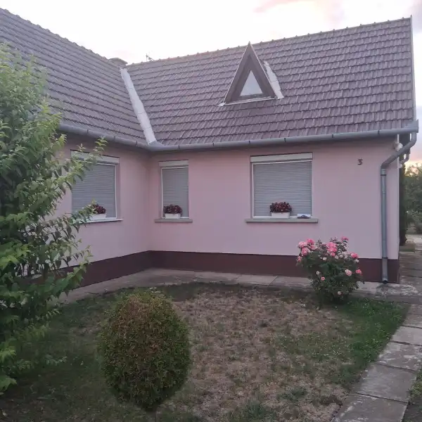 Eladó családi ház, Békéscsaba 2+1 szoba 90 m² 36.9 M Ft