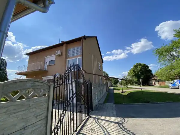 Eladó családi ház, Békéscsaba 5 szoba 166 m² 109 M Ft
