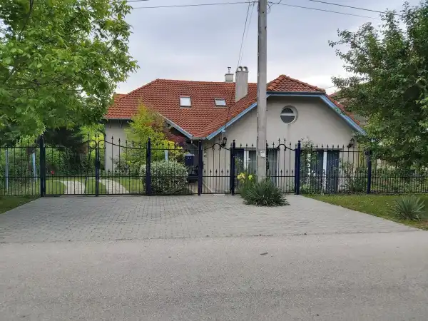 Eladó családi ház, Biatorbágy 8+1 szoba 269 m² 237 M Ft