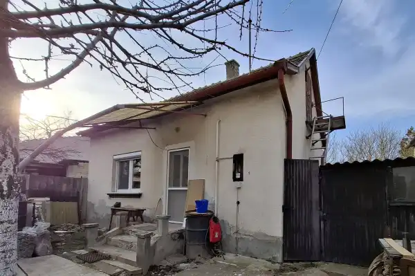 Eladó családi ház, Bicske 1 szoba 30 m² 35 M Ft