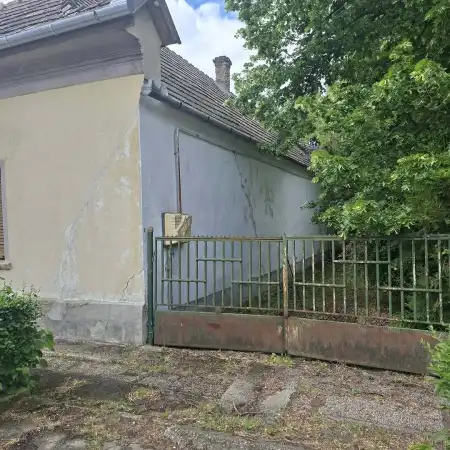 eladó családi ház, Bicske