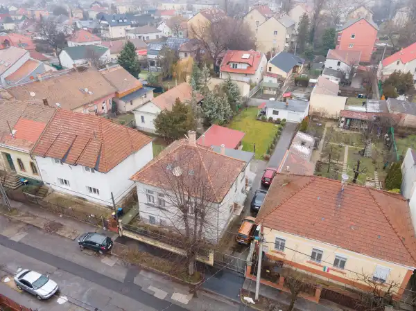 Eladó családi ház, Budapest, XV. kerület 8 szoba 258 m² 189.9 M Ft