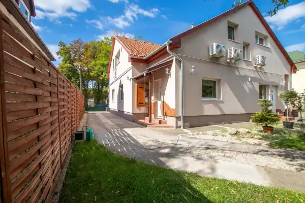 Eladó családi ház, Budapest, XVIII. kerület 8 szoba 192 m² 189.9 M Ft