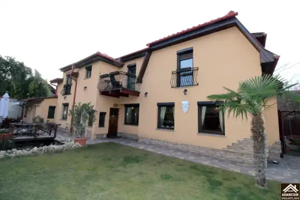 Eladó családi ház, Budapest, XX. kerület 6+1 szoba 260 m² 178 M Ft