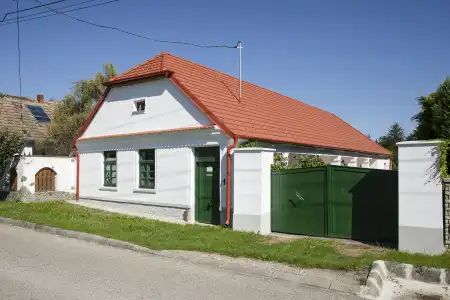eladó családi ház, Bük