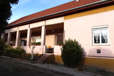 eladó családi ház, Ceglédbercel