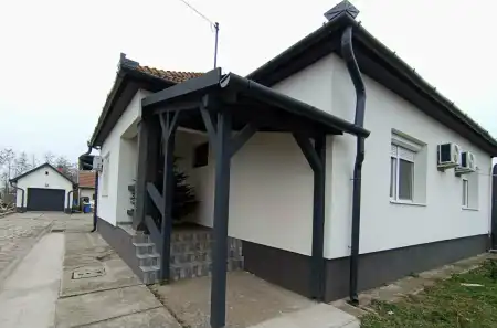 eladó családi ház, Csány