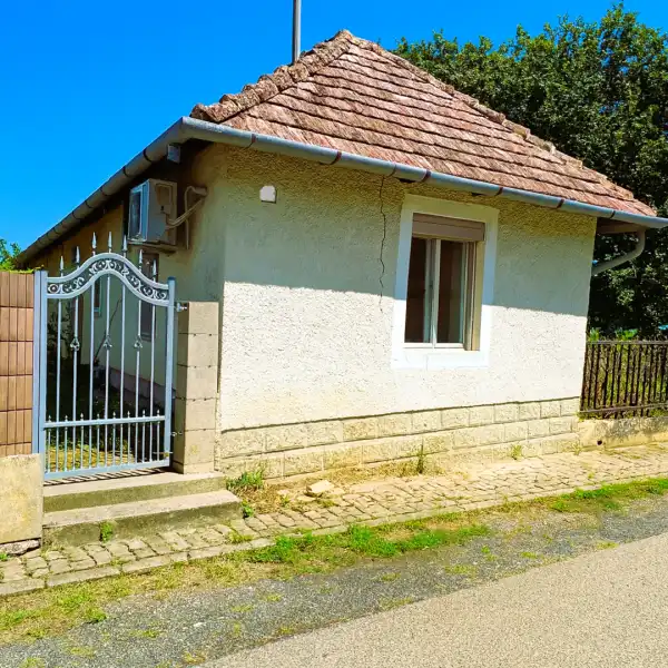 Eladó családi ház, Csehi 1 szoba 41 m² 11.5 M Ft