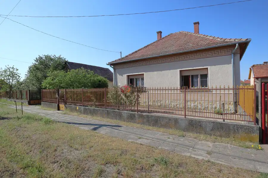 eladó családi ház, Csengele