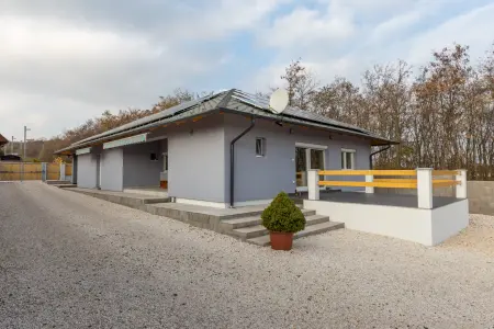 eladó családi ház, Csomád