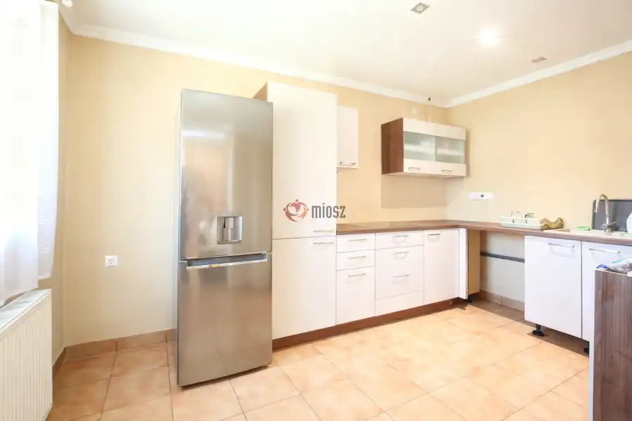 eladó családi ház, Csörög