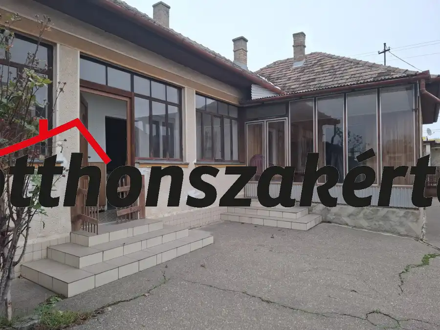 eladó családi ház, Dány