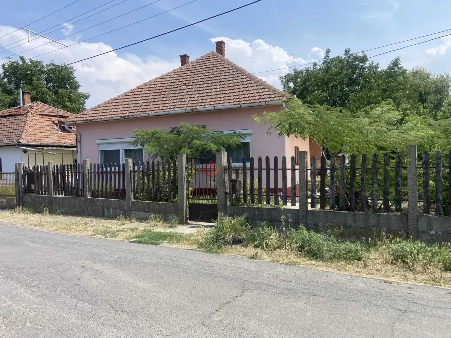 eladó családi ház, Doboz