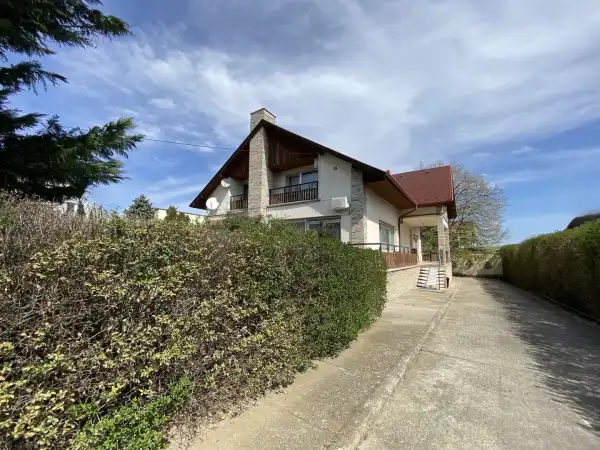 Eladó családi ház, Dunakeszi 5 szoba 270 m² 320 M Ft