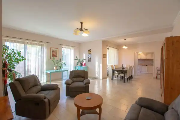 Eladó családi ház, Dunakeszi 6 szoba 177 m² 210 M Ft