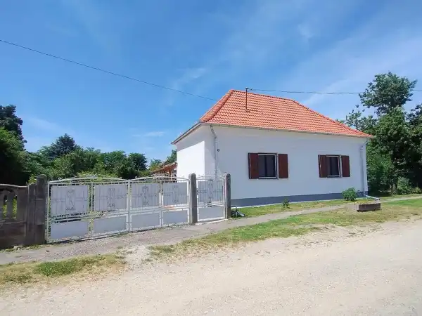 Eladó családi ház, Egyházashollós 4 szoba 144 m² 77.5 M Ft