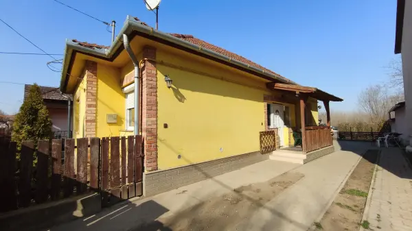 Eladó családi ház, Erdőtelek 1+1 szoba 66 m² 27.8 M Ft