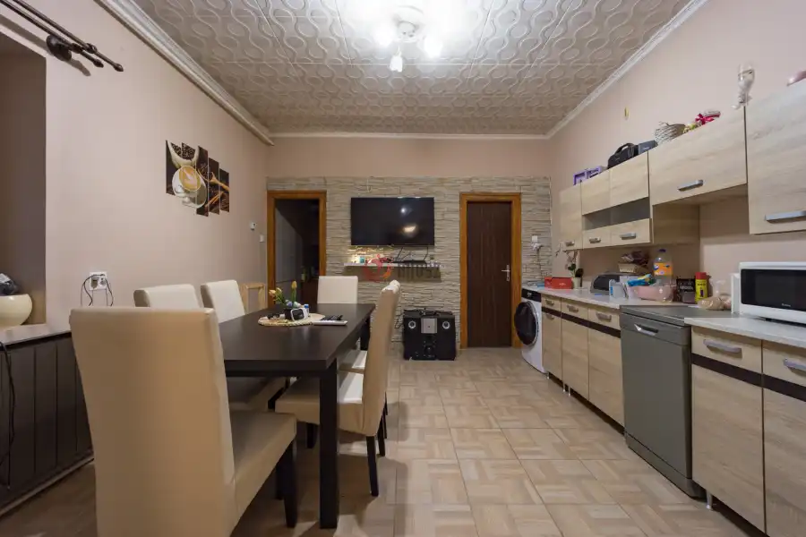 eladó családi ház, Érsekvadkert