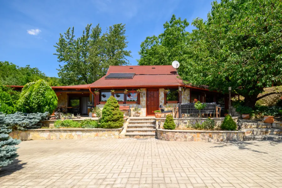 eladó családi ház, Esztergom