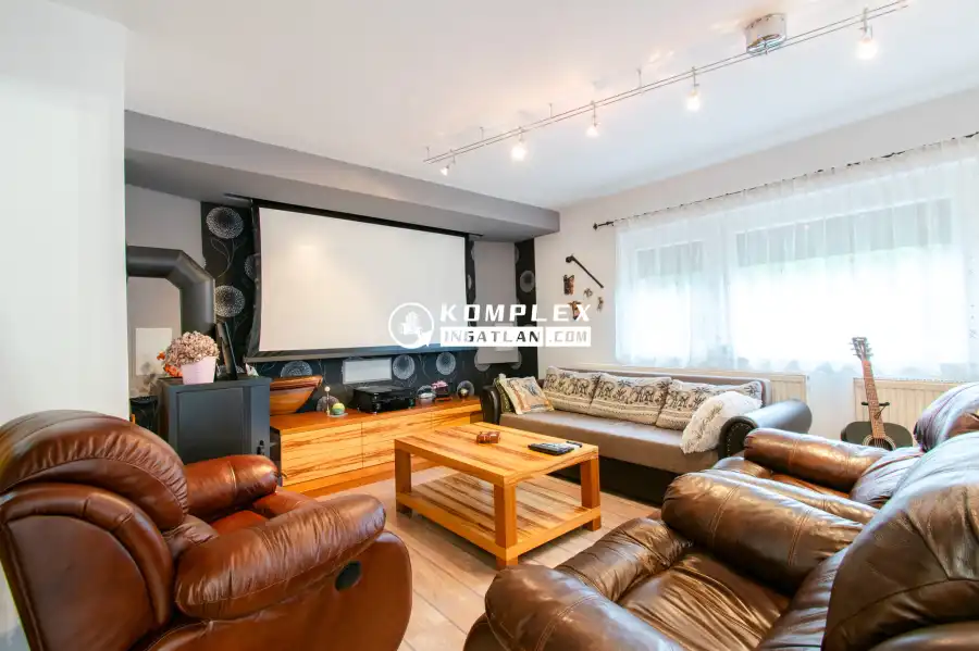 eladó családi ház, Feketeerdő