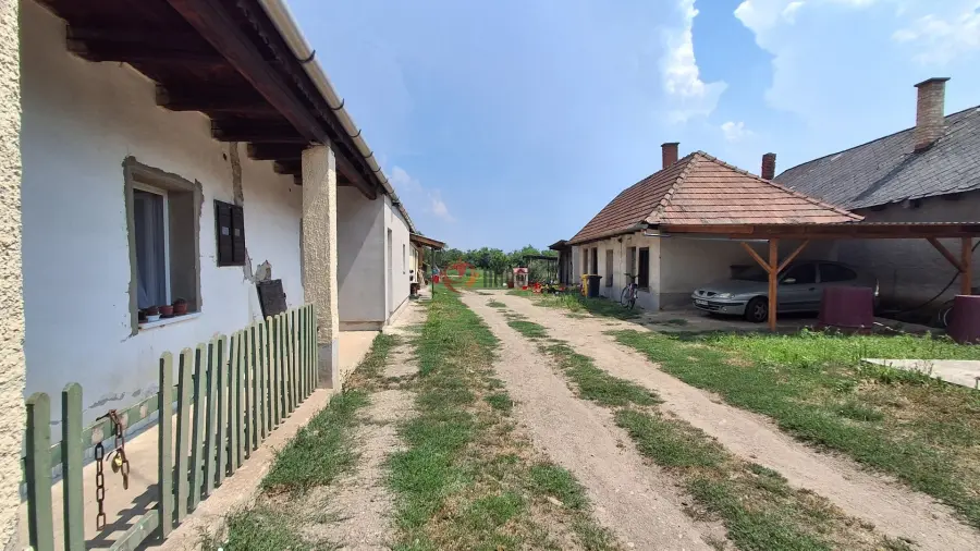 eladó családi ház, Forró