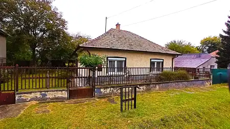 eladó családi ház, Gönyű
