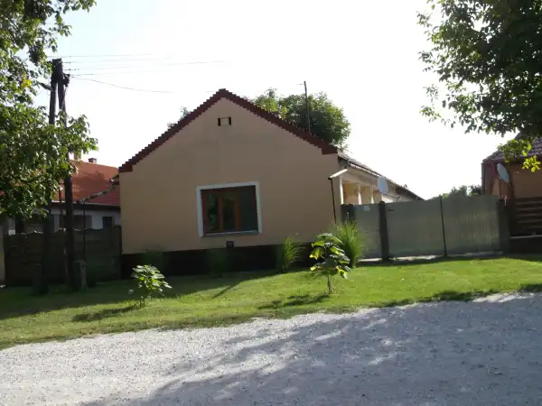 Eladó családi ház, Hajdúböszörmény 3 szoba 156 m² 25 M Ft