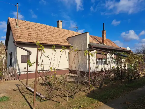 Eladó családi ház, Hajdúhadház 2+2 szoba 66 m² 22.9 M Ft