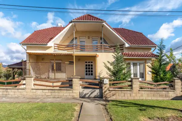 Eladó családi ház, Halásztelek 5 szoba 180 m² 118.9 M Ft