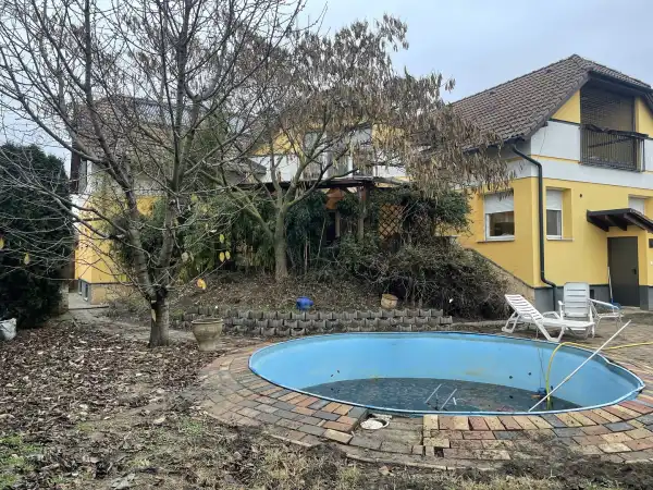 Eladó családi ház, Halásztelek 7 szoba 480 m² 169.9 M Ft