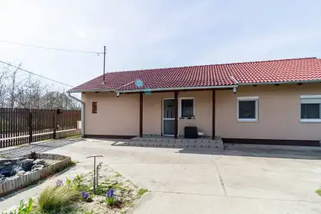 eladó családi ház, Helvécia