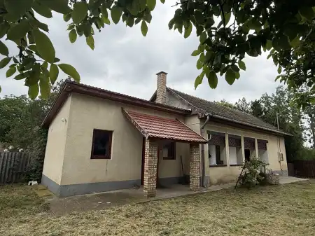 eladó családi ház, Kaba