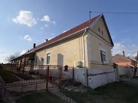 eladó családi ház, Kacorlak