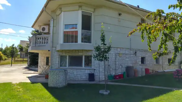 Eladó családi ház, Kerepes 7 szoba 260 m² 119 M Ft