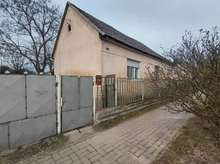 eladó családi ház, Kisbér