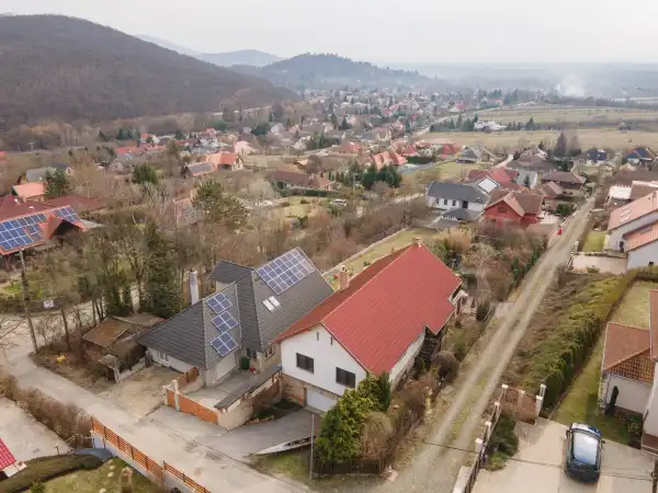 Eladó családi ház, Kismaros 7 szoba 276 m² 235 M Ft