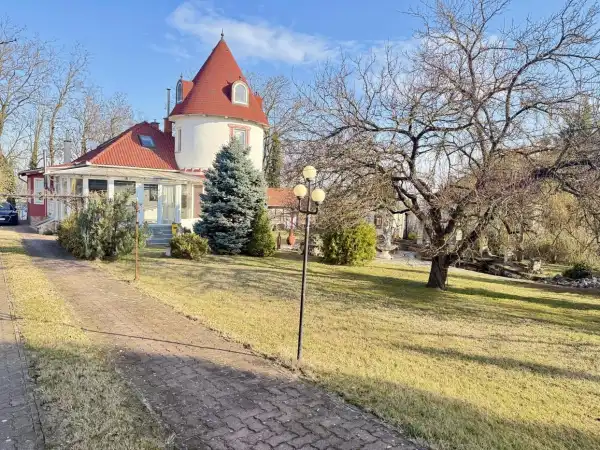Eladó családi ház, Komárom 3 szoba 238 m² 140.9 M Ft