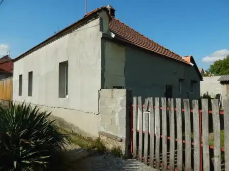 eladó családi ház, Környe