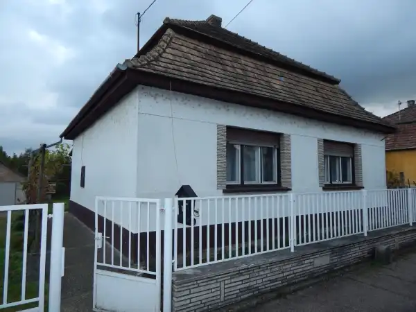 Eladó családi ház, Környe 3 szoba 114 m² 62 M Ft
