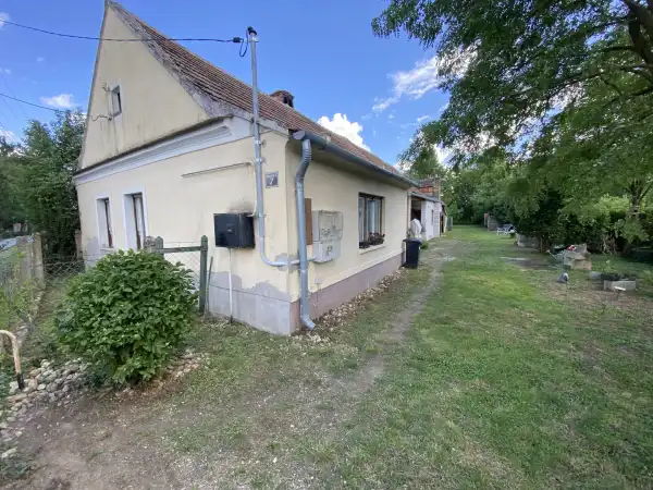Eladó családi ház, Lócs 2+1 szoba 84 m² 15.9 M Ft